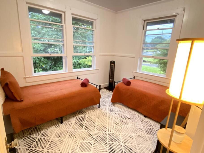 3, YOUR HILO HOMEBASE - Lovely 3 Bedroom in Heart of Hilo with AC!, Hawaii