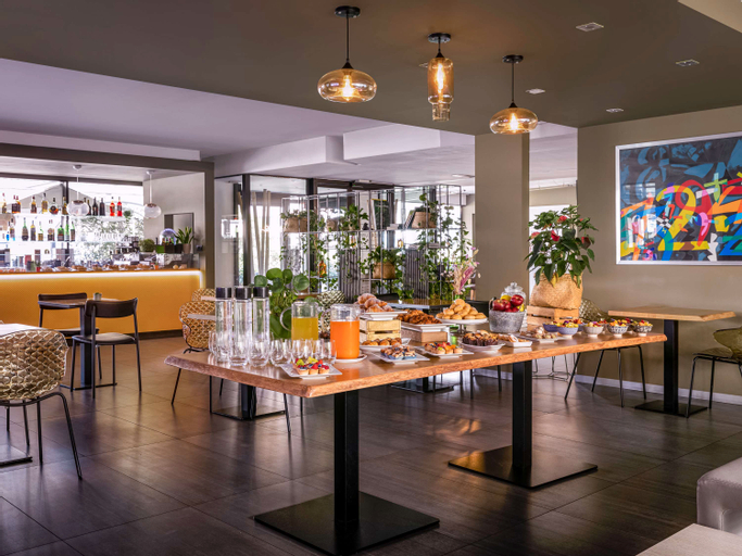 Food & Drinks 30
