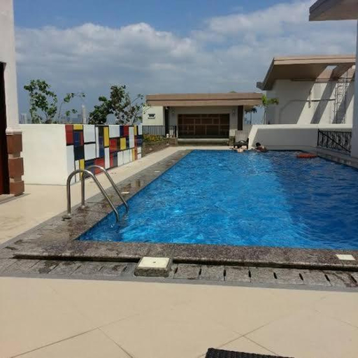 4, Morgan Suite BGC Shortwalk3 Venice Mall free pool gym, Taguig