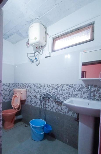 Bathroom 3, Aakeet Lyang Homestay, Darjiling
