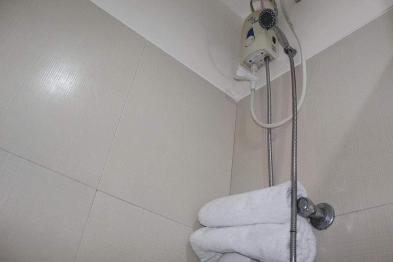 Bedroom 3, CHATEAU ELYSEE A12 Near Mini Shop,Sm Mall+free Wi-fi, Parañaque