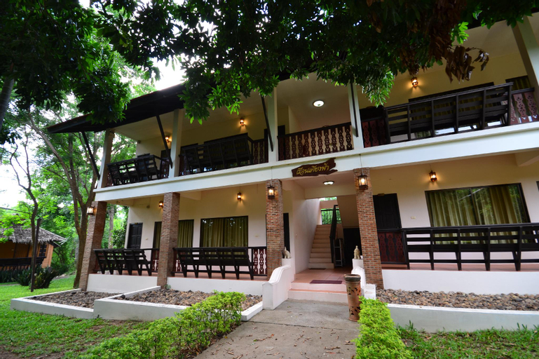 Exterior 3