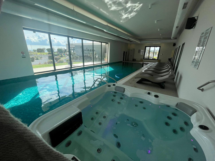 Bathroom 4, Penthouse Retreat by the Sea