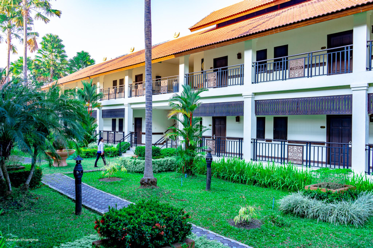 Exterior 8