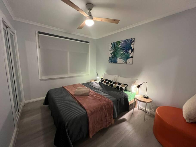 Bedroom 2, Yours 3 bedrooms house - Granny Flat Close to Park, Wyndham - West