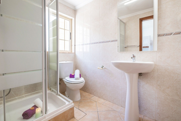 Bathroom 2, Villa Royal Mill, Albufeira