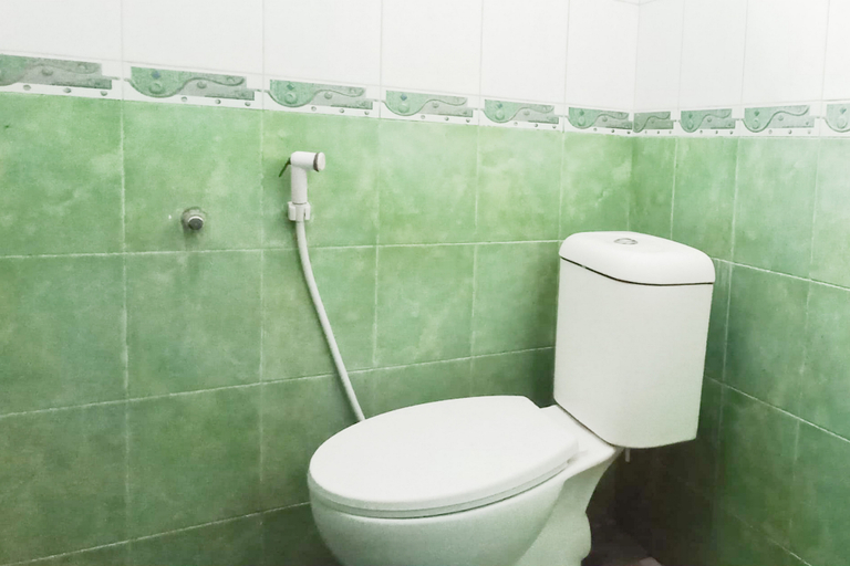 Bathroom 3, Trihakso Guest House near Kaliurang RedPartner, Sleman