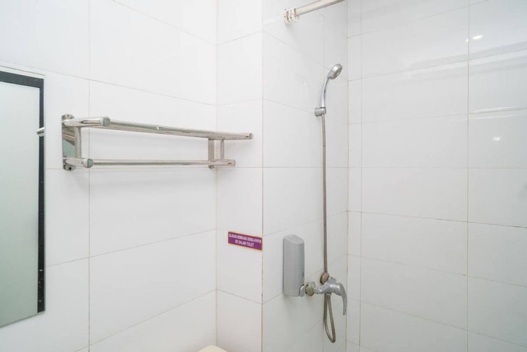Bathroom 12