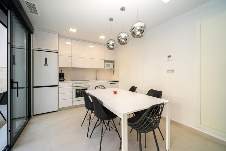 Others 5, Villa Zina, Alicante