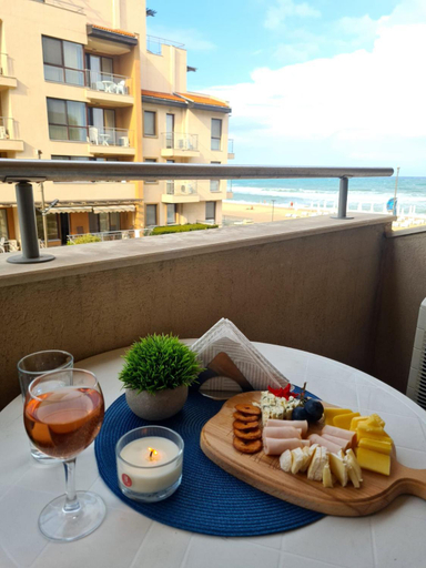 Food & Drinks