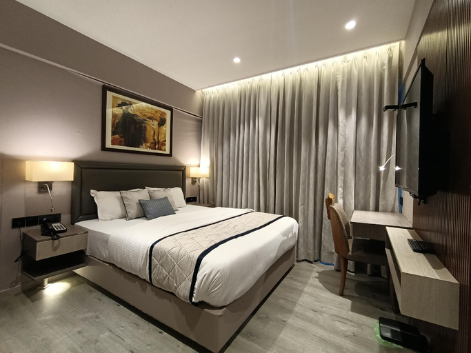 Bedroom 2, Hotel Highway Inn, Mumbai Suburban