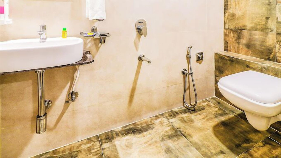 Bathroom 5, Glitz Hotels Aksha International, Mumbai Suburban