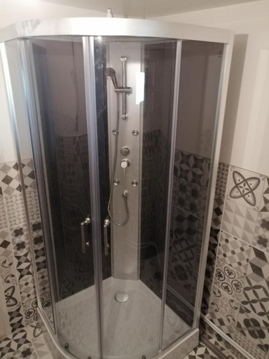Bathroom 2, Petite maison dans les bois, Hautes-Pyrénées