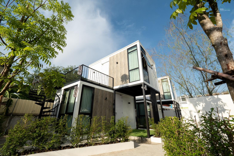 Exterior 8