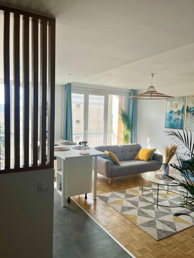 Others 5, Chambre privee dans un appartement partage, Rhône