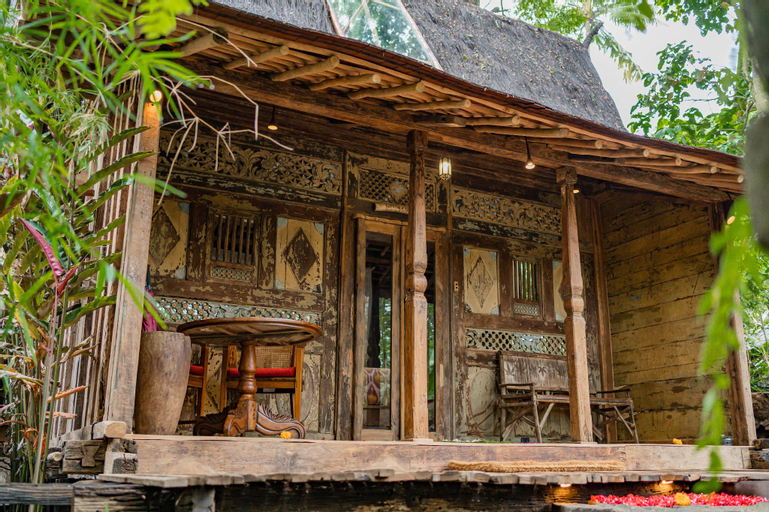 Exterior 4