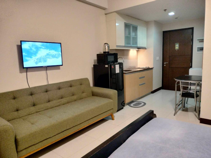Others 3, 101 Newport Boulevard near NAIA Terminal 3, Pasay City