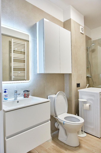 Bathroom 3, Studio Tesoro by Infinity ALZ, Navodari