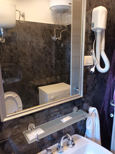 Bathroom, levante rooms, Cosenza