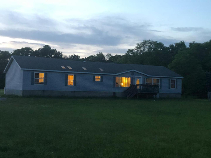 Spacious Cozy Getaway ! King Bed, Game Room, Out Door Patio, Greene