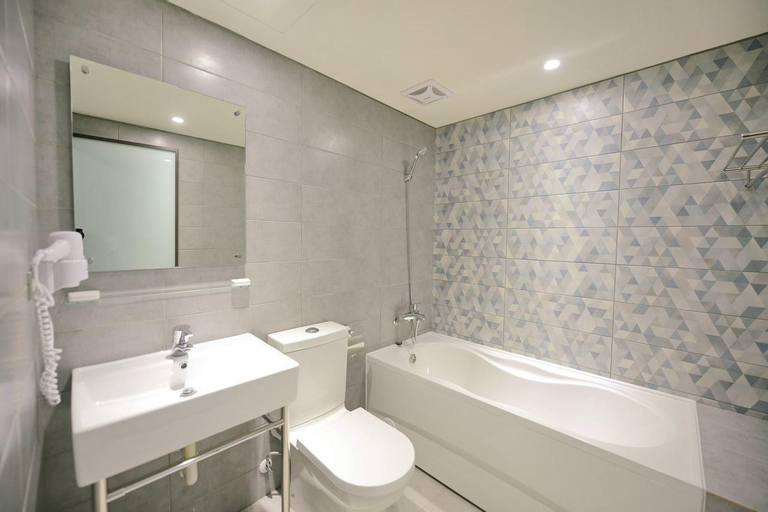Bathroom 16