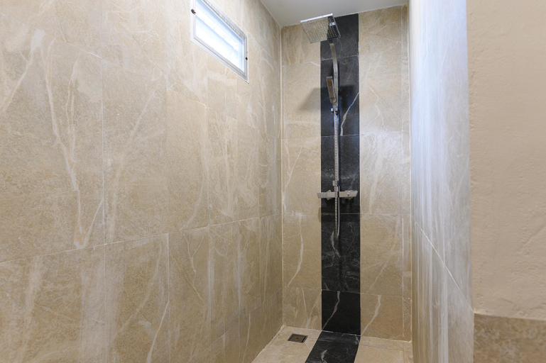 Bathroom 22