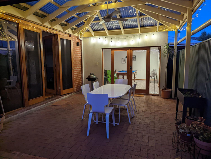 Food & Drinks, City Edge Home From Home, Adelaide