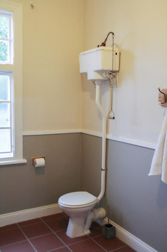 Bathroom 3, Oude Post Guesthouse and Cottage - The Old Postmaster's House, Ehlanzeni