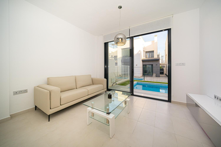 Others 3, Villa Zina, Alicante