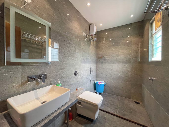 Bathroom 4, CosmicStays Lilac Villa Luxury Villa, Pune