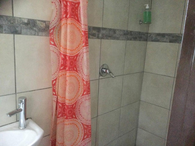 Others 3, Ruros Guest House, Ekurhuleni
