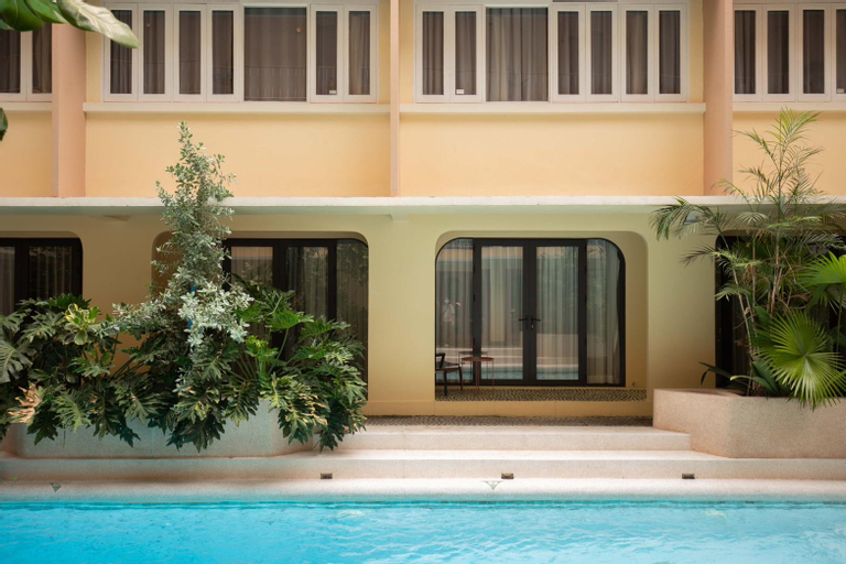 Swimming Pool 13