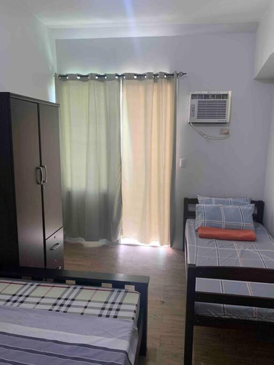 Lovely Spacious Condo With Balcony, Parañaque