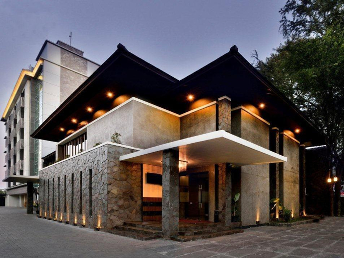 Exterior 4
