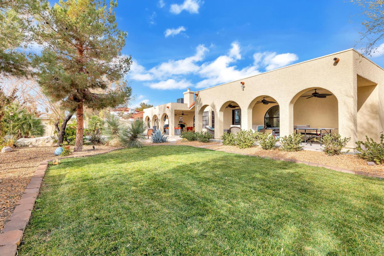 Ranch style villa with pool and spa, Clark