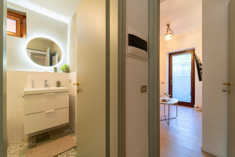Bathroom 3, Panorama Lake and Garden by Wonderful Italy, Como