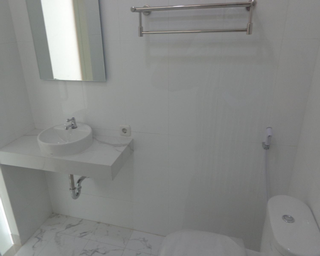 Bathroom 14