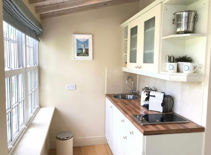 Others 4, Coastal Chic waterfront studio