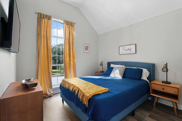 Bedroom, Sun Filled Home Pool & HotTub Gameroom, Williamson