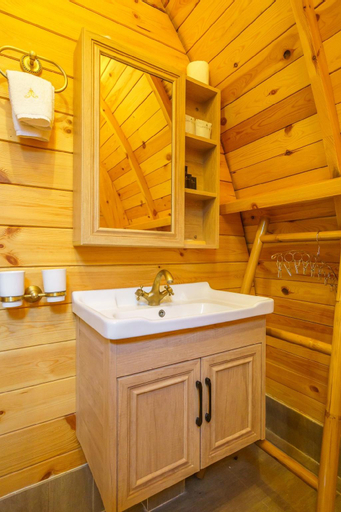 Bathroom 16