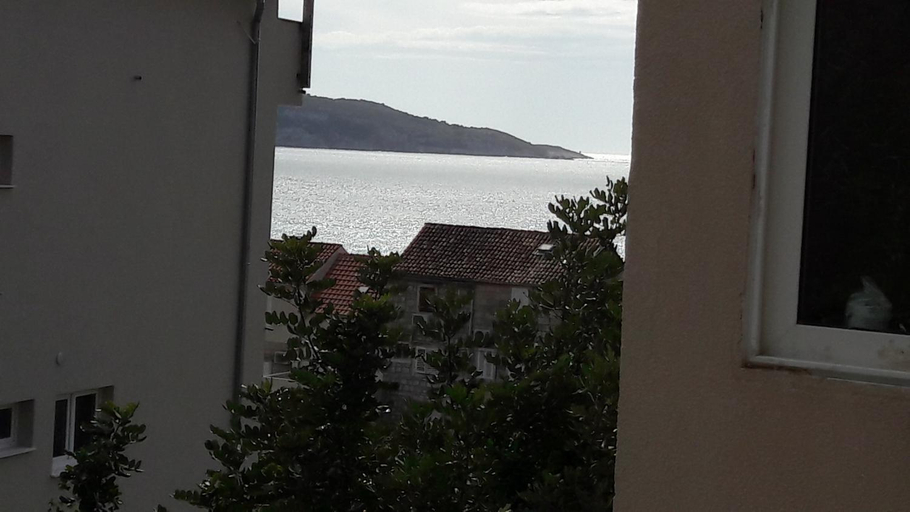 Others 2, Bed and Breakfast BLUE in BLUE, Room GREEN +, Komiža