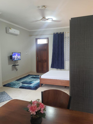 Others 2, Spacious Short Stay Wi-Fi Fully Private Amenities Generator Own Kitchenette Oyibi in Greater Accra H, Tema