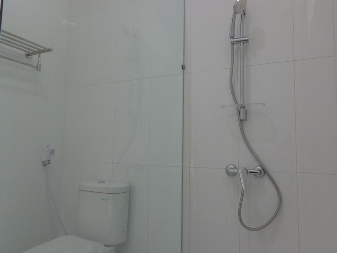 Bathroom 13