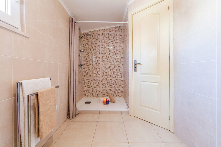 Bathroom 3, Villa Laiya, Albufeira