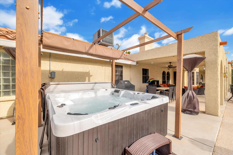 Others 5, Ranch style villa with pool and spa, Clark