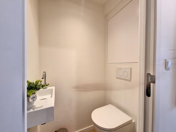 Bathroom 2, Luxe app Knokke-Heist met strand cabine, West-Vlaanderen