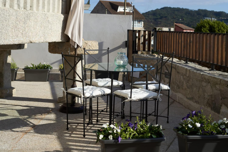 Others 4, Views and Beds, Pontevedra