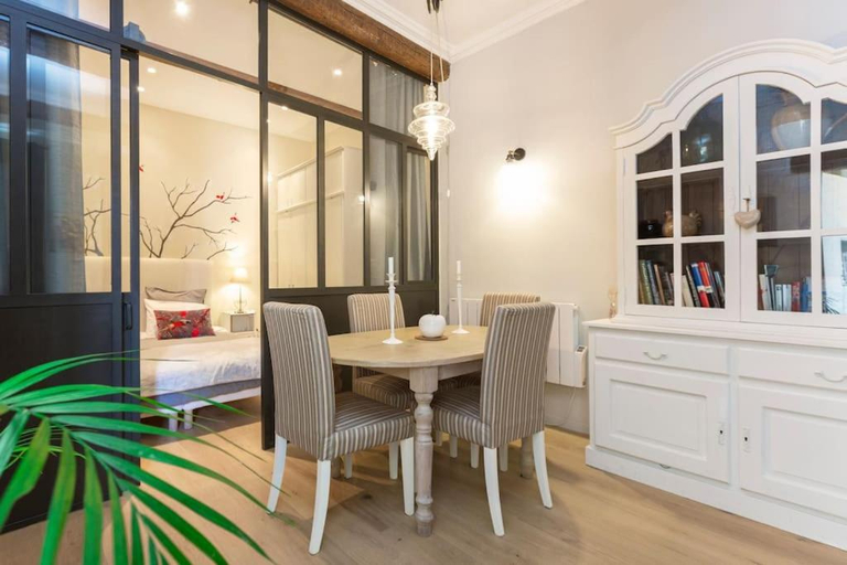 Others 5, Typical 18th century flat, historical center, Vaucluse