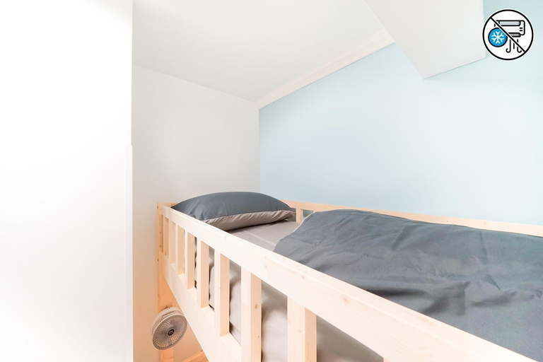 Others 5, Shared dormitory Wan Chai Road 187, Hong Kong Island