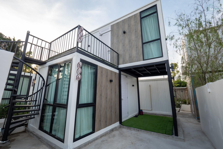 Exterior 9